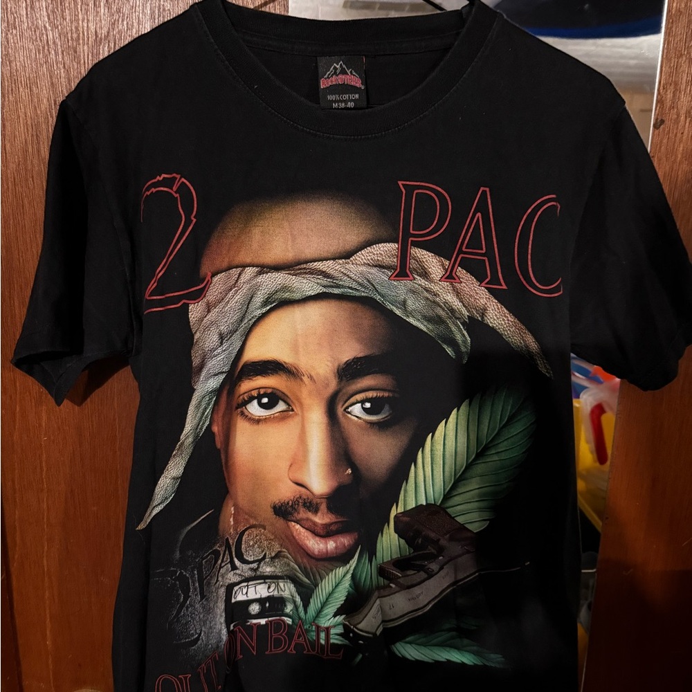 2 PAC Black Graphic T-Shirt